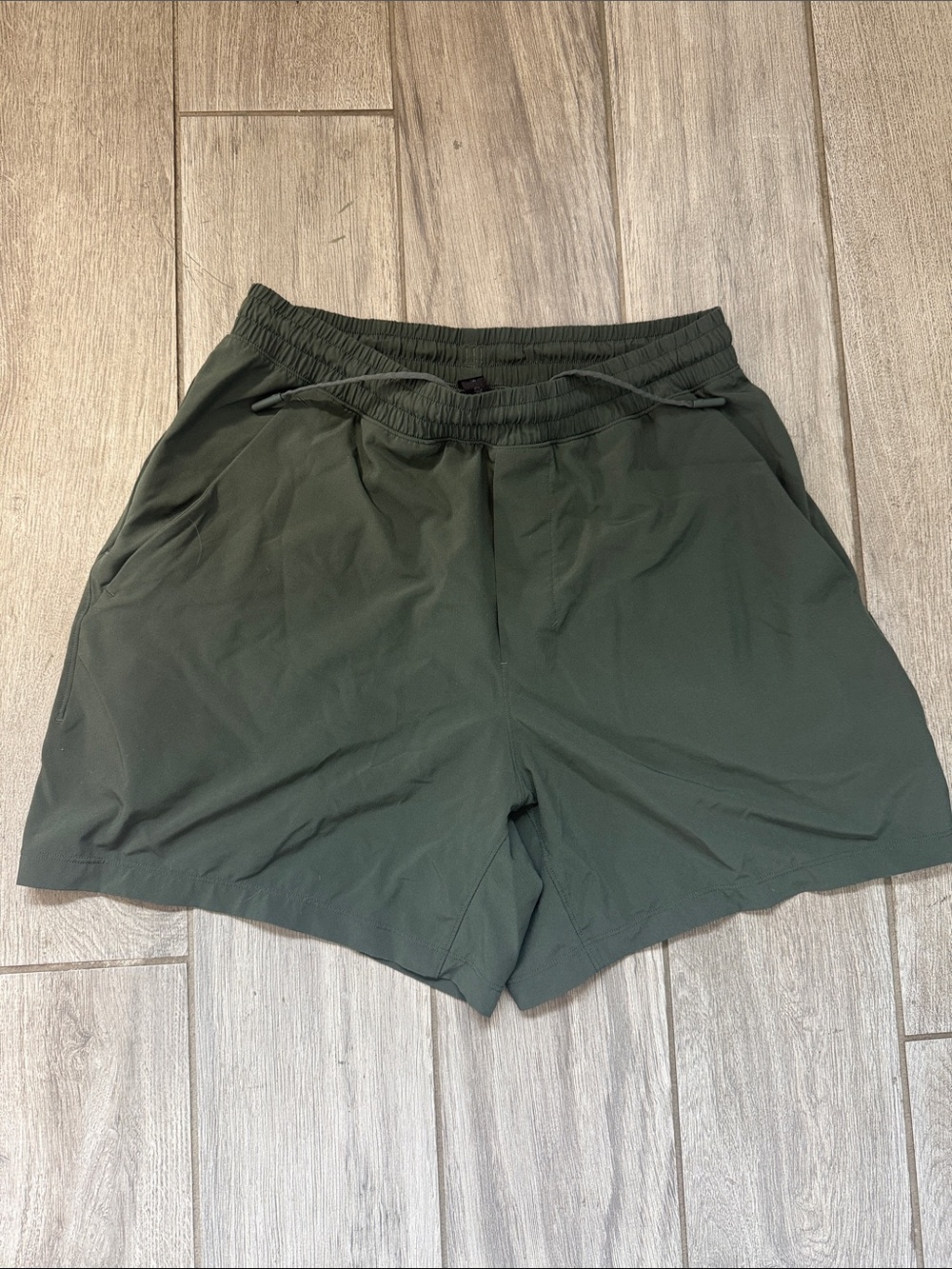Lululemon Medium Men's Performance Drawstring Shorts - Green